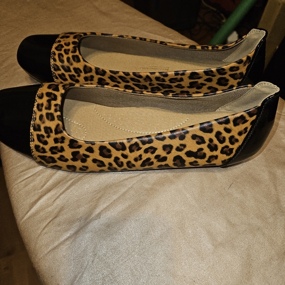 Angel Steps Leopard Print Slip on Flats Woman's Size 11 wide - Picture 4 of 9
